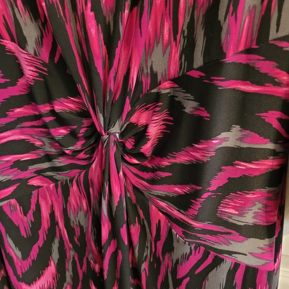 Ladies Dress - Picture 2 of 4